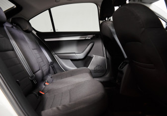 Подержанный автомобиль Skoda Octavia Liftback 2013 года (10 фото)