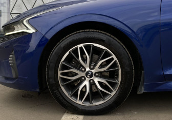 Подержанный автомобиль Kia K5 2021 года (9 фото)