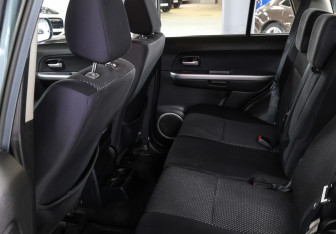 Подержанный автомобиль Suzuki Grand Vitara 2005 года (12 фото)
