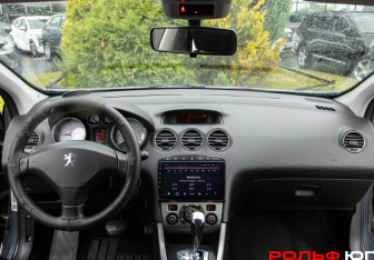 Подержанный автомобиль Peugeot 308 Hatchback 2008 года (10 фото)