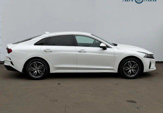 Подержанный автомобиль Kia K5 2021 года (4 фото)