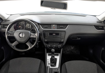 Подержанный автомобиль Skoda Octavia Liftback 2013 года (14 фото)