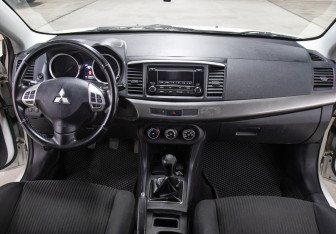 Подержанный автомобиль Mitsubishi Lancer Sedan 2014 года (14 фото)