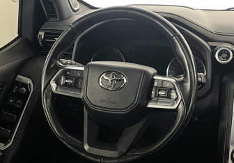 Подержанный автомобиль Toyota Land Cruiser Suv 2022 года (14 фото)