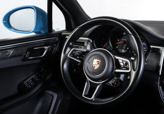 Подержанный автомобиль Porsche Macan 2019 года (17 фото)