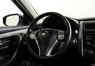 Подержанный автомобиль Nissan Teana 2015 года (12 фото)