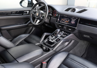 Подержанный автомобиль Porsche Cayenne 2018 года (10 фото)