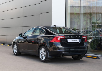 Подержанный автомобиль Volvo S60 2016 года (7 фото)