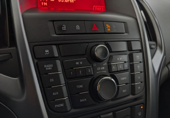 Подержанный автомобиль Opel Astra Hatchback 2012 года (26 фото)