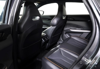 Подержанный автомобиль Changan UNI-V 2024 года (12 фото)