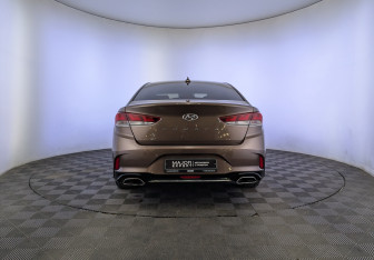 Подержанный автомобиль Hyundai Sonata 2018 года (6 фото)