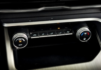 Подержанный автомобиль Geely Coolray 2022 года (25 фото)