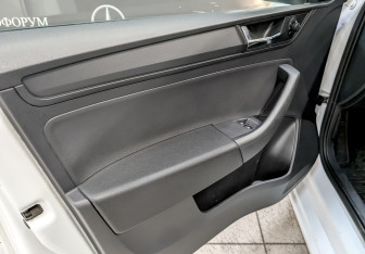 Подержанный автомобиль Skoda Rapid Liftback 2019 года (20 фото)