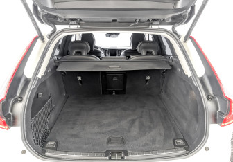 Подержанный автомобиль Volvo XC60 2020 года (10 фото)