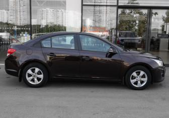Подержанный автомобиль Chevrolet Cruze Sedan 2014 года (4 фото)