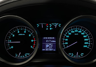 Подержанный автомобиль Toyota Land Cruiser Suv 2010 года (11 фото)