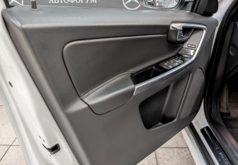 Подержанный автомобиль Volvo XC60 2017 года (19 фото)