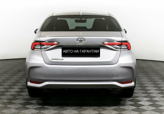 Подержанный автомобиль Toyota Corolla Sedan 2019 года (6 фото)