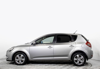 Подержанный автомобиль Kia Ceed Hatchback 2012 года (8 фото)