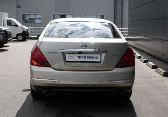 Подержанный автомобиль Nissan Teana 2006 года (6 фото)
