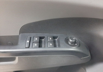 Подержанный автомобиль Chevrolet Aveo Hatchback 2013 года (16 фото)