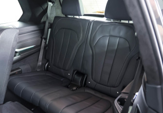 Подержанный автомобиль BMW X7 2021 года (11 фото)