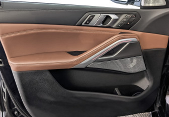 Подержанный автомобиль BMW X6 2020 года (19 фото)