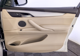 Подержанный автомобиль BMW X5 2014 года (26 фото)