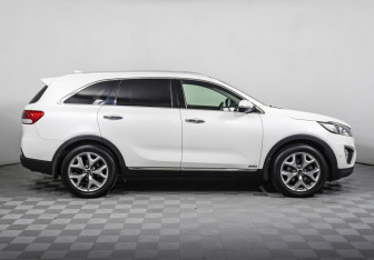 Подержанный автомобиль Kia Sorento 2017 года (4 фото)