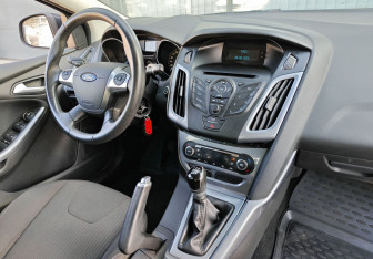 Подержанный автомобиль Ford Focus Hatchback 2013 года (10 фото)