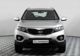 Подержанный автомобиль Kia Sorento 2011 года (2 фото)