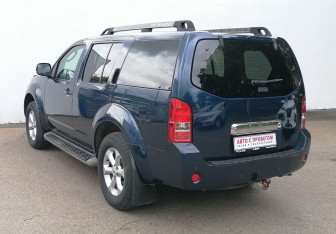 Подержанный автомобиль Nissan Pathfinder 2008 года (7 фото)