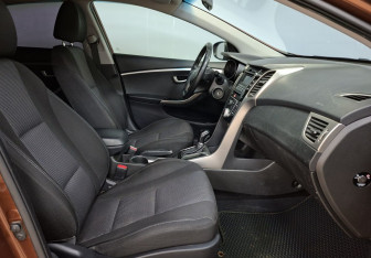 Подержанный автомобиль Hyundai i30 Hatchback 2012 года (10 фото)