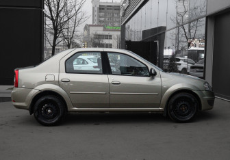 Подержанный автомобиль Renault Logan Sedan 2011 года (4 фото)