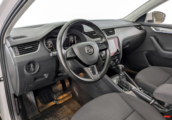 Подержанный автомобиль Skoda Octavia Liftback 2019 года (16 фото)