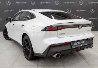 Подержанный автомобиль Changan UNI-V 2023 года (7 фото)