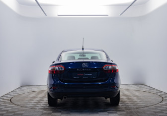 Подержанный автомобиль Renault Fluence 2011 года (6 фото)