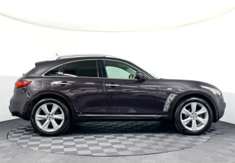 Подержанный автомобиль Infiniti FX 2009 года (4 фото)