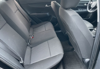 Подержанный автомобиль Kia Rio Sedan 2018 года (11 фото)