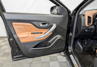 Подержанный автомобиль LADA (ВАЗ) XRAY 2019 года (20 фото)