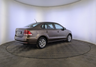 Подержанный автомобиль Volkswagen Polo Sedan 2015 года (5 фото)