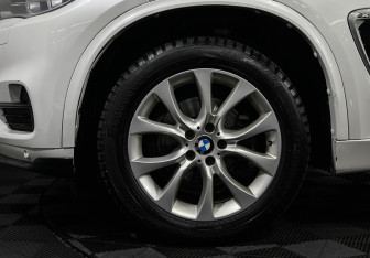Подержанный автомобиль BMW X5 2016 года (7 фото)