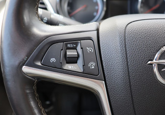 Подержанный автомобиль Opel Mokka 2015 года (16 фото)