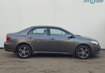Подержанный автомобиль Toyota Corolla Sedan 2011 года (4 фото)
