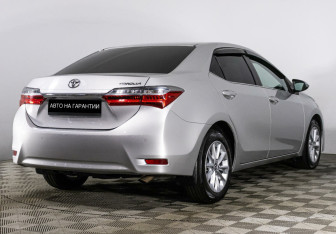 Подержанный автомобиль Toyota Corolla Sedan 2019 года (3 фото)