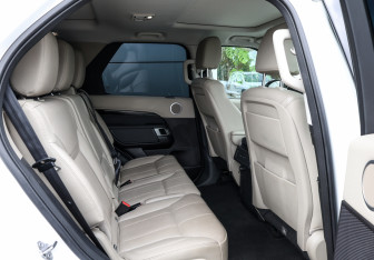 Подержанный автомобиль Land Rover Discovery 2018 года (12 фото)