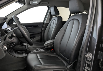 Подержанный автомобиль BMW X1 2022 года (20 фото)