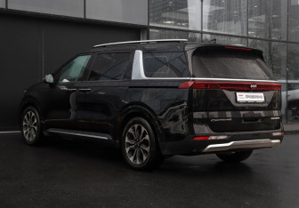 Подержанный автомобиль Kia Carnival 2021 года (7 фото)