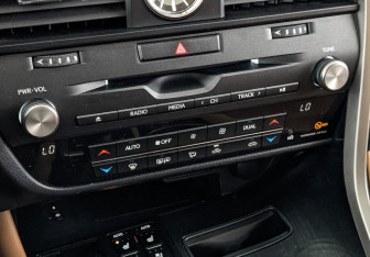 Подержанный автомобиль Lexus RX 2021 года (21 фото)