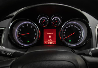 Подержанный автомобиль Opel Astra Hatchback 2014 года (13 фото)